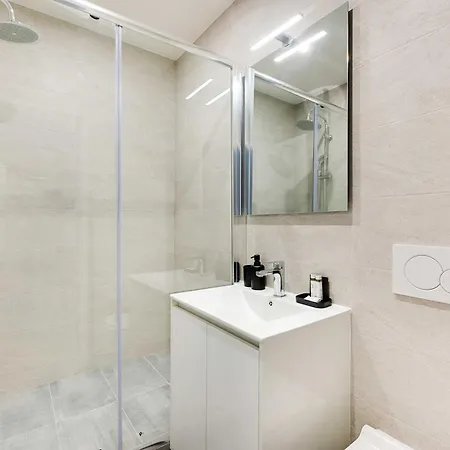 Apartment For 4, Between Opera And Montmartre *
