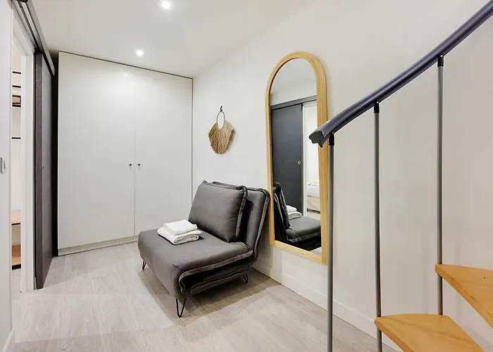 For 4, Between Opera And Montmartre
