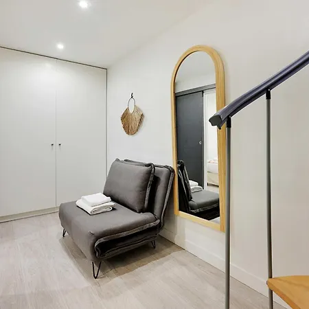 For 4, Between Opera And Montmartre